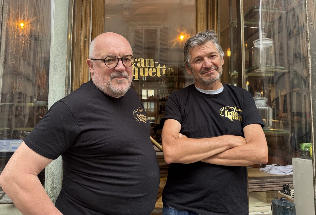 Philippe und Chef Jacques vor dem Schaufenster von Franquette, 8 rue des Dames